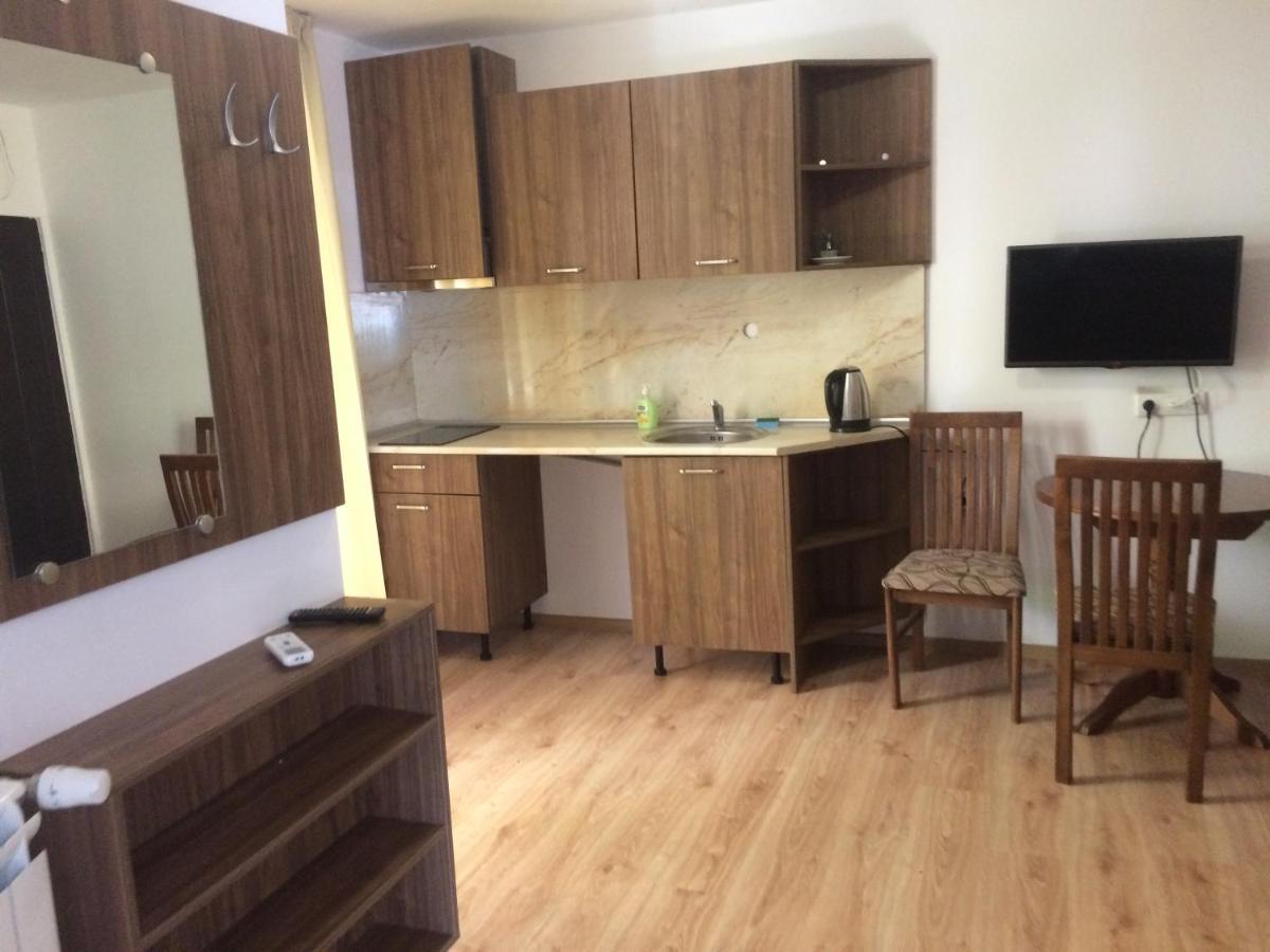Villa Milagro Apartments Равда Екстер'єр фото